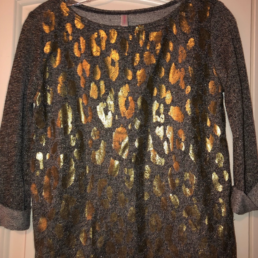 Grey three-quarters length sleeve sweater